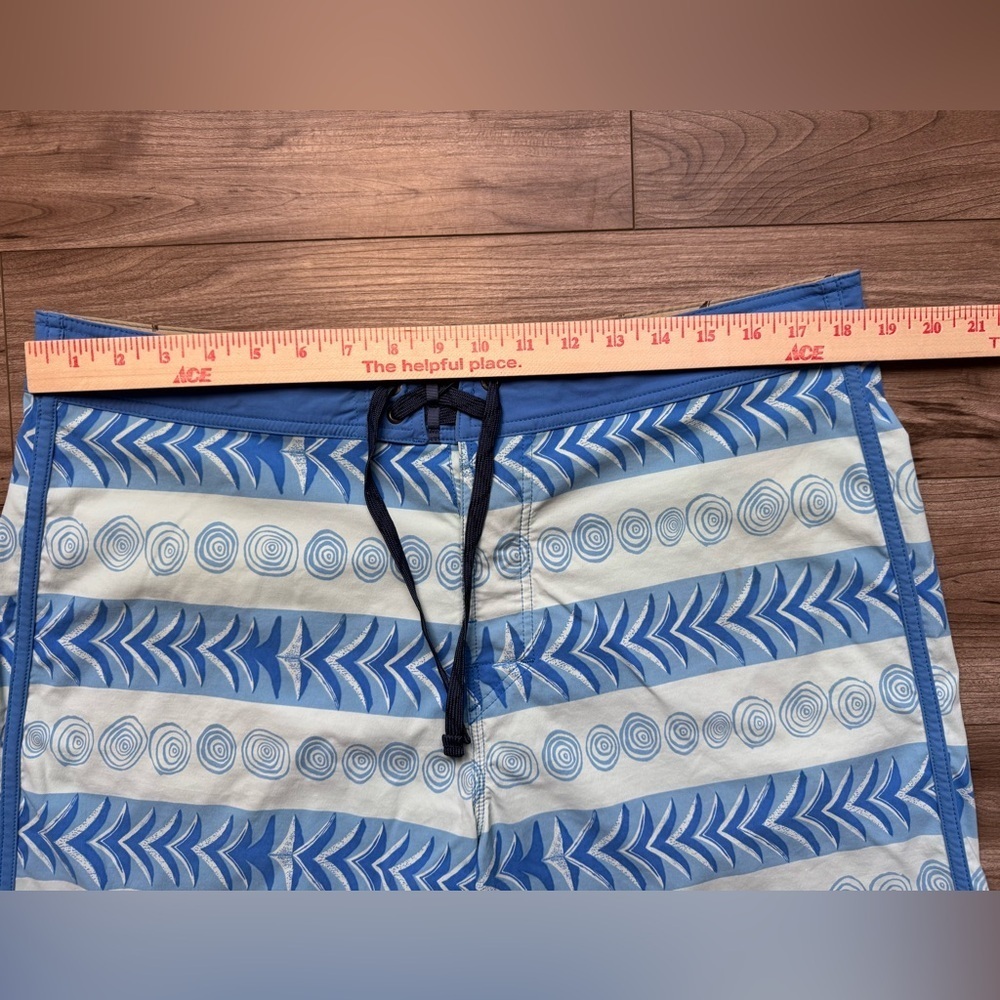 PATAGONIA Men's Scallop Hem Stretch Wavefarer® Boardshorts 18" Sz 38 Blue Swim - Picture 7 of 11